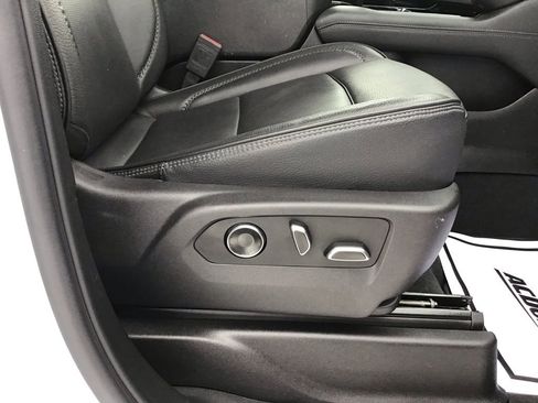 Used 2025 GMC Yukon XL Denali image 24