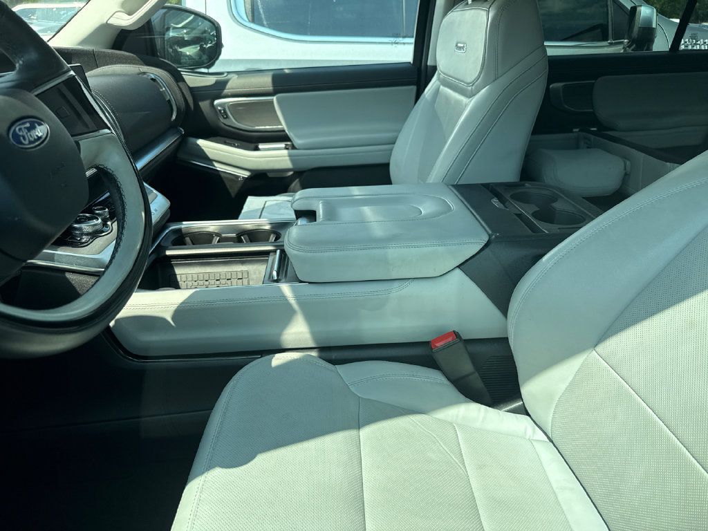 Used 2025 Ford Expedition Platinum w/ Driver's Package AWD/4WD image 7