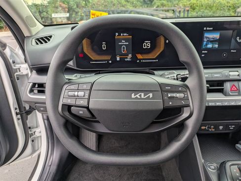 Used 2025 Kia K4 LXS image 18