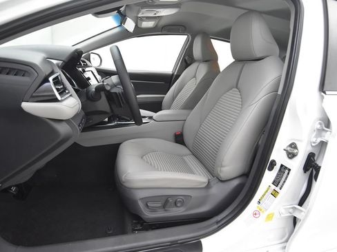 Used 2018 Toyota Camry SE FWD image 25