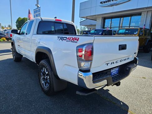 Used 2023 Toyota Tacoma TRD Off-Road w/ TRD Premium Off Road Package AWD/4WD image 3
