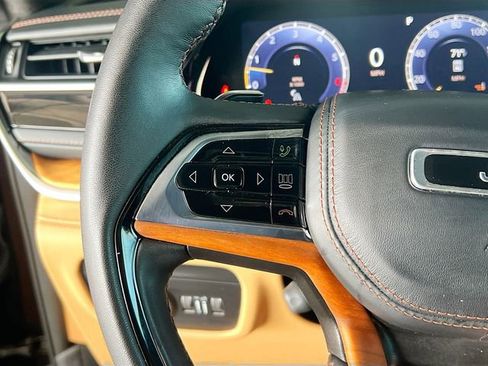 Used 2024 Jeep Grand Cherokee L Summit AWD/4WD image 18
