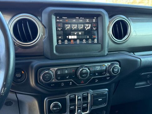 Used 2018 Jeep Wrangler Unlimited Sahara w/ Cold Weather Group AWD/4WD image 19