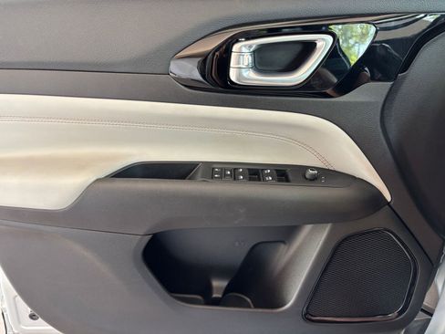 Used 2025 Jeep Compass Limited AWD/4WD image 18