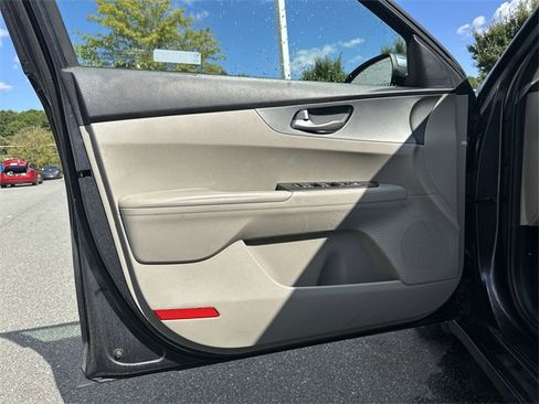 Used 2019 Kia Forte LXS image 13