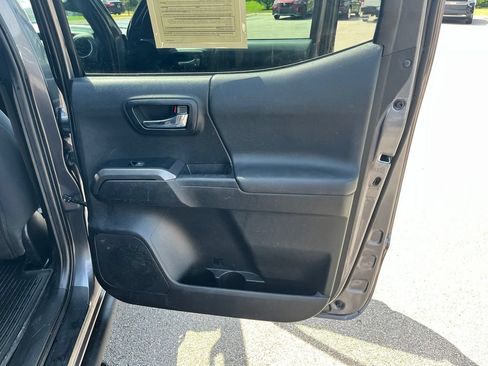 Used 2023 Toyota Tacoma TRD Off-Road AWD/4WD image 12