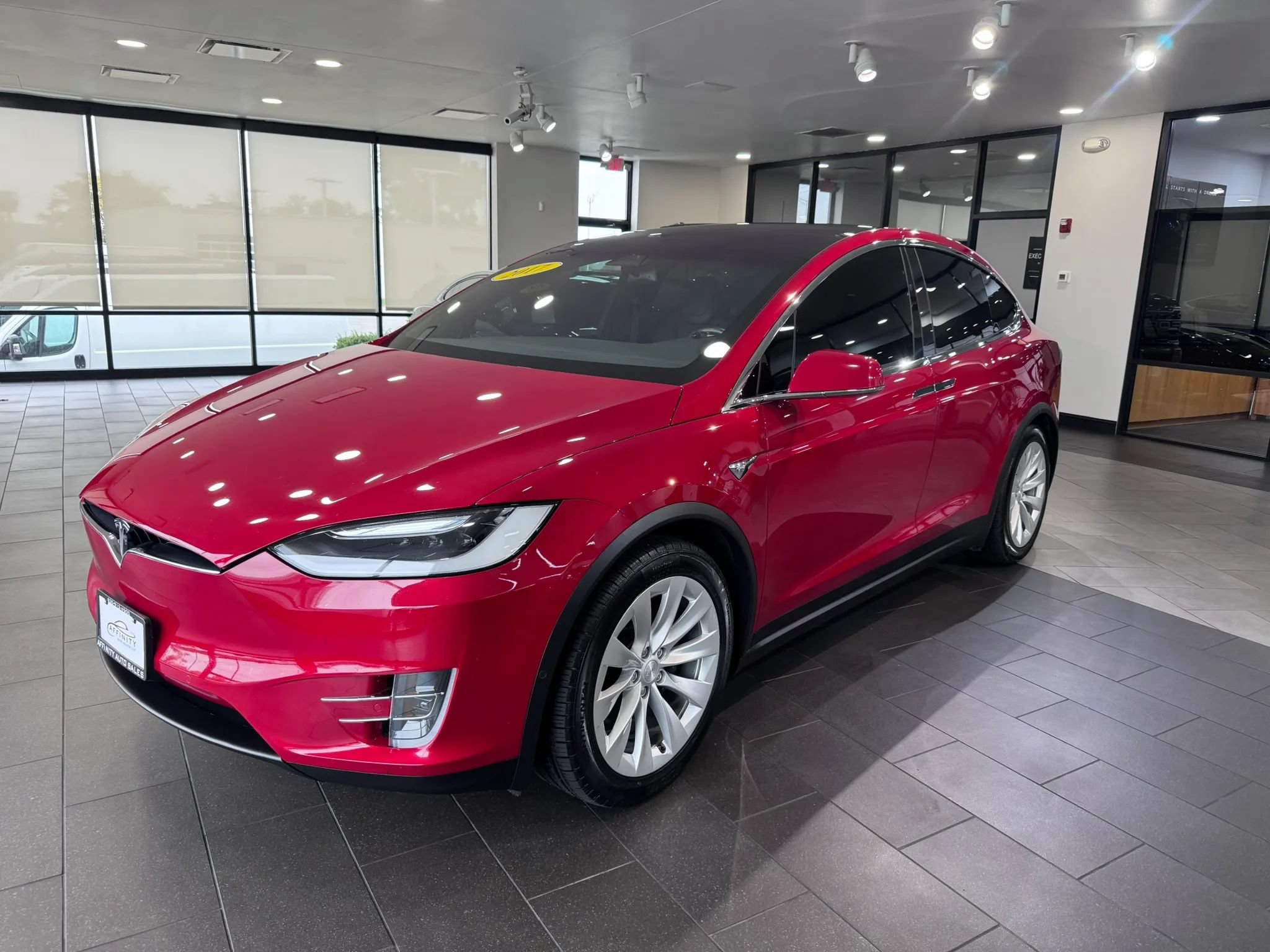Used 2017 Tesla Model X 90D AWD/4WD image 2
