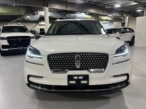Used 2024 Lincoln Aviator AWD w/ Premium Package image 3