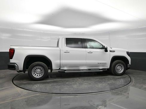 New 2026 GMC Sierra 1500 SLE w/ Preferred Package image 9