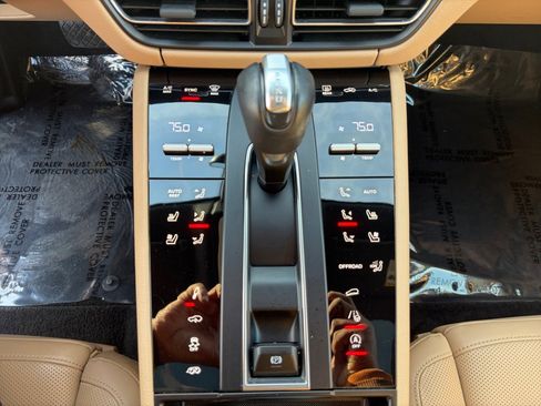 Certified 2024 Porsche Macan S image 21