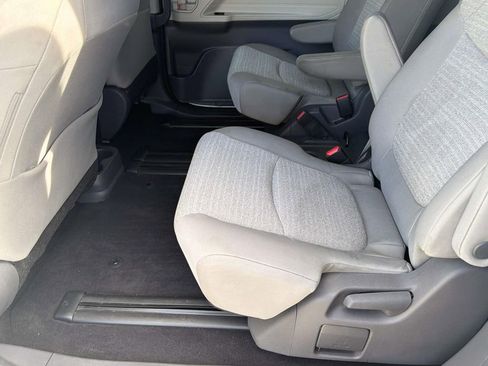 Certified 2021 Toyota Sienna LE image 27