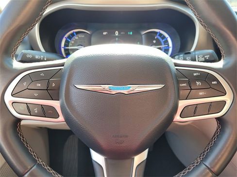 Certified 2018 Chrysler Pacifica Touring-L image 35