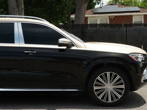 Used 2023 Mercedes-Benz Maybach GLS 600 4MATIC image 35