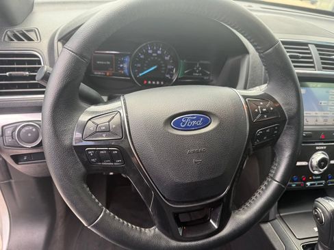 Used 2018 Ford Explorer Limited FWD image 11
