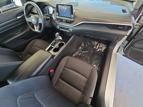 Used 2024 Nissan Altima 2.5 SV FWD image 30