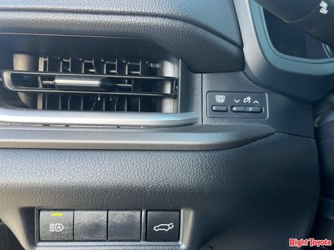 Certified 2025 Toyota Grand Highlander FWD image 32