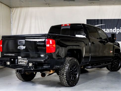 Used 2019 Chevrolet Silverado 2500 LTZ w/ Duramax Plus Package image 8