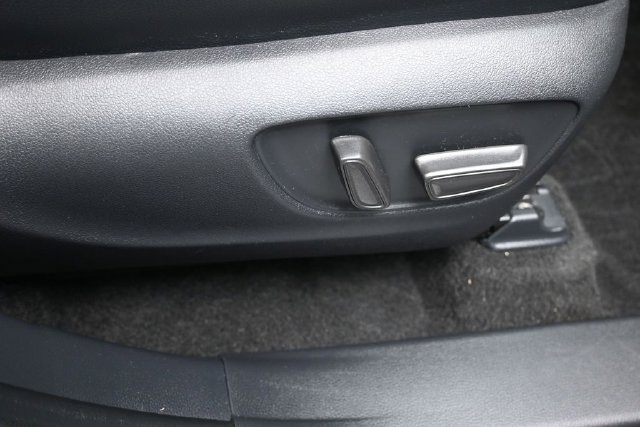 Used 2025 Toyota Highlander XLE AWD/4WD image 21