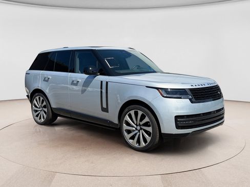 Used 2025 Land Rover Range Rover SE AWD/4WD image 7