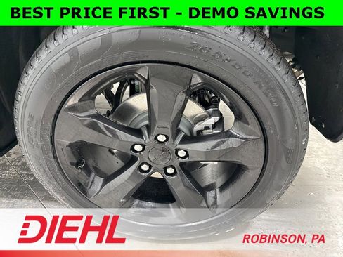 New 2025 Jeep Grand Cherokee Limited w/ Black Appearance Package image 8