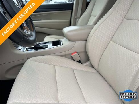 Certified 2022 Jeep Grand Cherokee Laredo E image 29