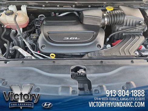 Used 2019 Chrysler Pacifica Touring Plus w/ Tire & Wheel Group FWD image 21