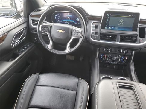 Used 2024 Chevrolet Suburban Premier image 15