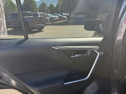 Used 2025 Toyota RAV4 XLE AWD/4WD image 36