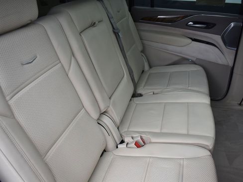 Used 2023 Cadillac Escalade ESV Premium Luxury Platinum w/ Heavy-Duty Trailer Package image 36