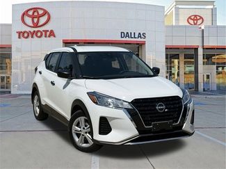 Used 2022 Nissan Kicks S image 1