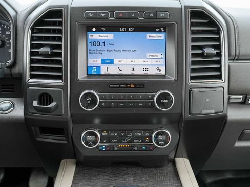 Used 2019 Ford Expedition Limited w/ Equipment Group 302A AWD/4WD image 30