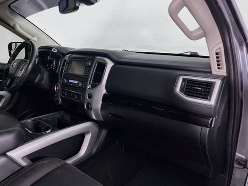 Used 2018 Nissan Titan SV w/ SV Convenience Package AWD/4WD image 28