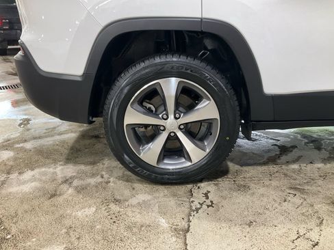 Used 2022 Jeep Cherokee Limited AWD/4WD image 17