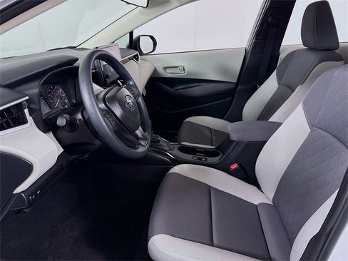 Certified 2025 Toyota Corolla LE image 6