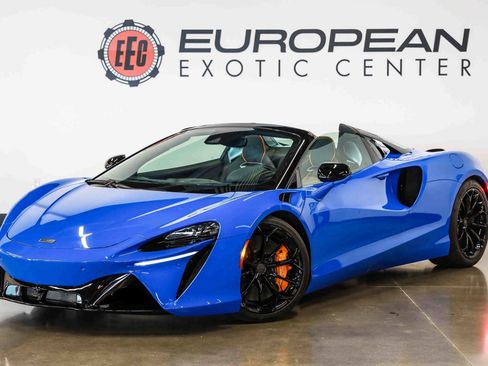 Used 2025 McLaren Artura Spider RWD image 7