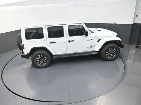 New 2026 Jeep Wrangler Unlimited Sahara AWD/4WD image 18