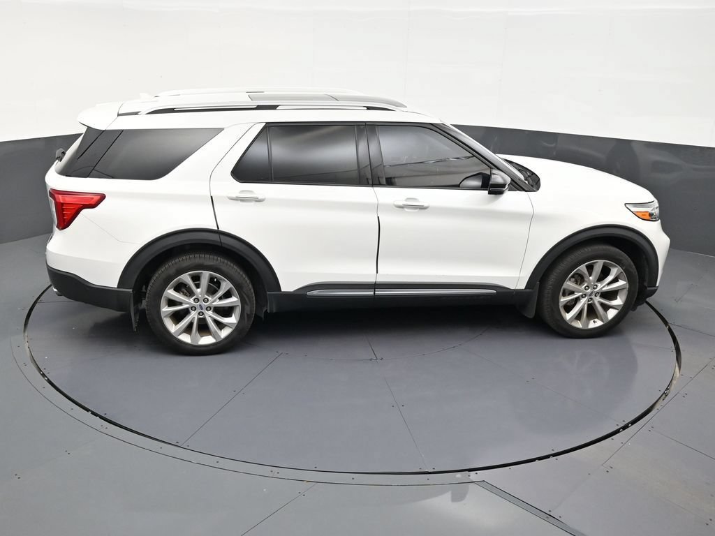 Used 2022 Ford Explorer Platinum w/ Equipment Group 601A AWD/4WD image 17