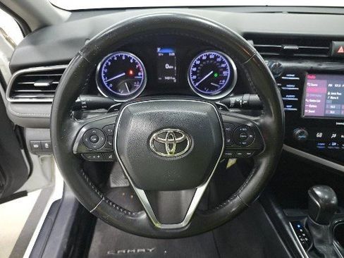 Used 2020 Toyota Camry SE image 4