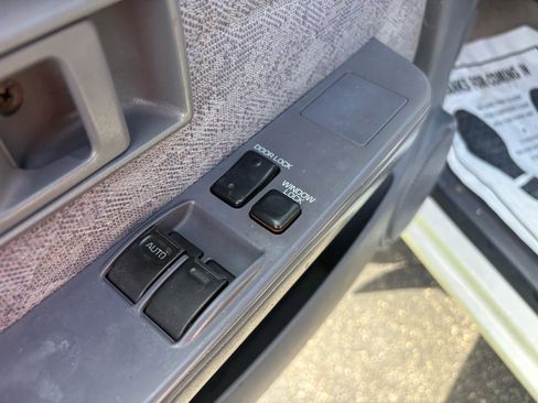 Used 2000 Toyota Tacoma PreRunner RWD image 9