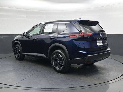 Used 2024 Nissan Rogue SV AWD/4WD image 10