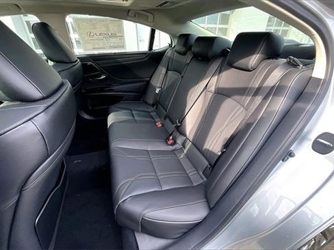New 2025 Lexus ES 350 Ultra Luxury image 10