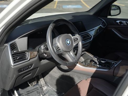 Used 2022 BMW X5 xDrive45e w/ M Sport Package AWD/4WD image 9