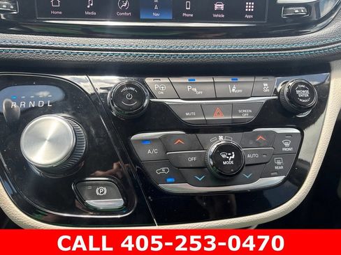 Used 2021 Chrysler Pacifica Touring-L FWD image 12