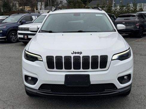 Used 2019 Jeep Cherokee Latitude Plus image 2