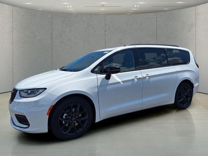 New 2026 Chrysler Pacifica Limited w/ S Appearance Package