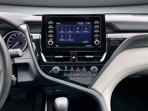 Used 2021 Toyota Camry LE image 9