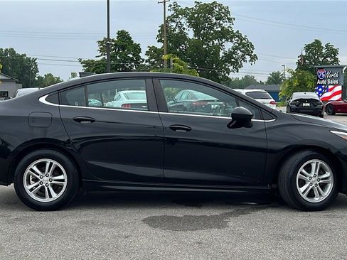 Used 2018 Chevrolet Cruze LT image 4