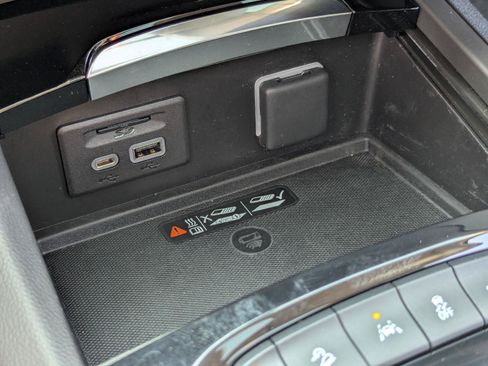 Used 2023 Buick Envision Avenir AWD/4WD image 24