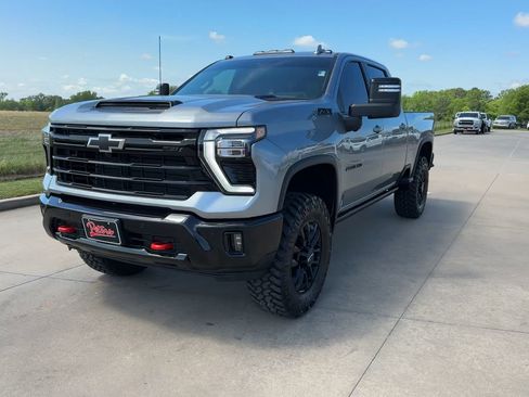Used 2025 Chevrolet Silverado 2500 LTZ w/ LTZ Plus Package AWD/4WD image 3