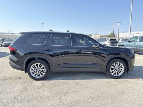 Used 2024 Toyota Grand Highlander Platinum image 8